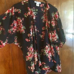 BOGO ‼️ Floral Kimono